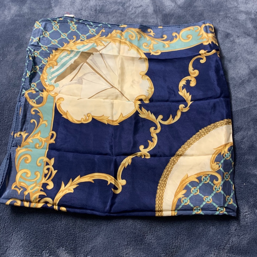 Scarf - Picture 4 of 6